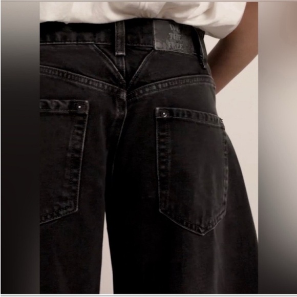 NWOT Free People We the Free Olsen Cuffed Crop Barrel Jeans - Black - 25, 26 - Picture 8 of 12
